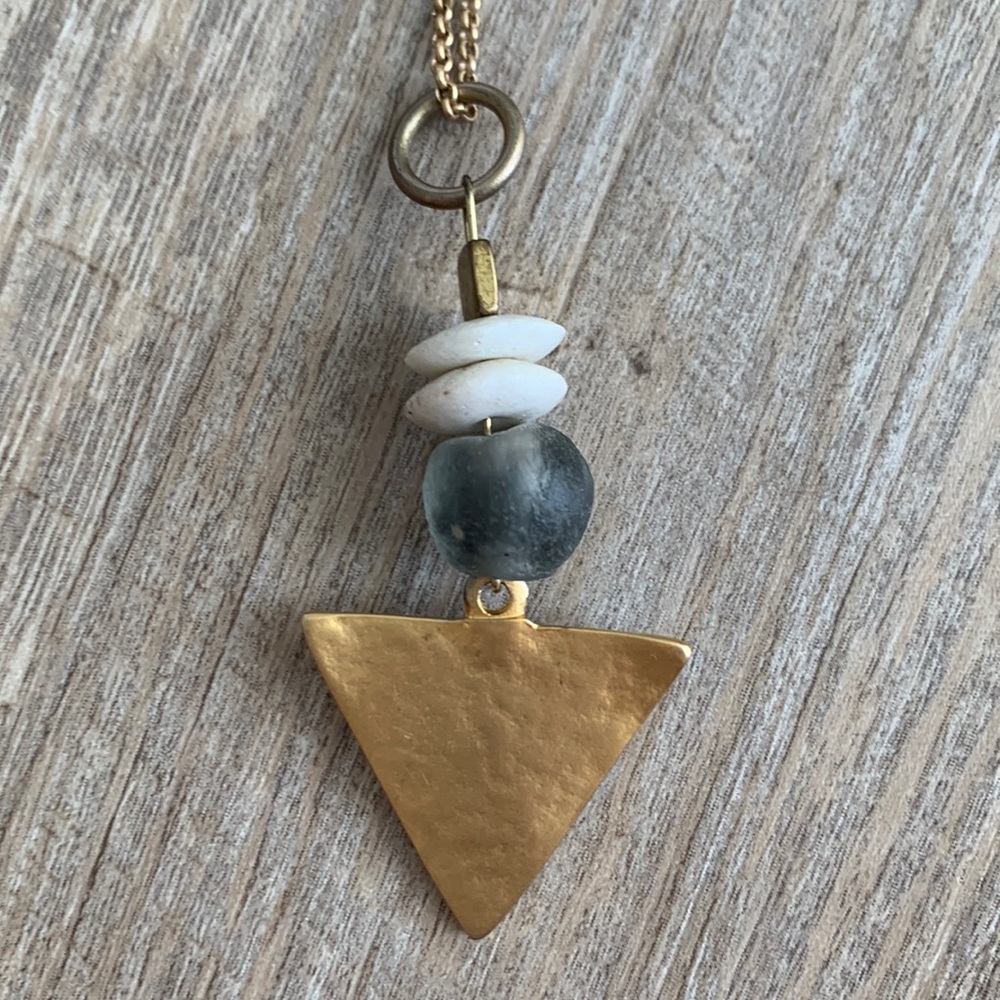 Gold arrow necklace with gray glass bead